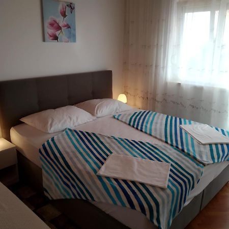 Apartamento Ines Novi Vinodolski Exterior foto